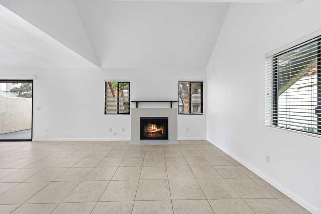 Building Photo - 337 N Melrose Dr