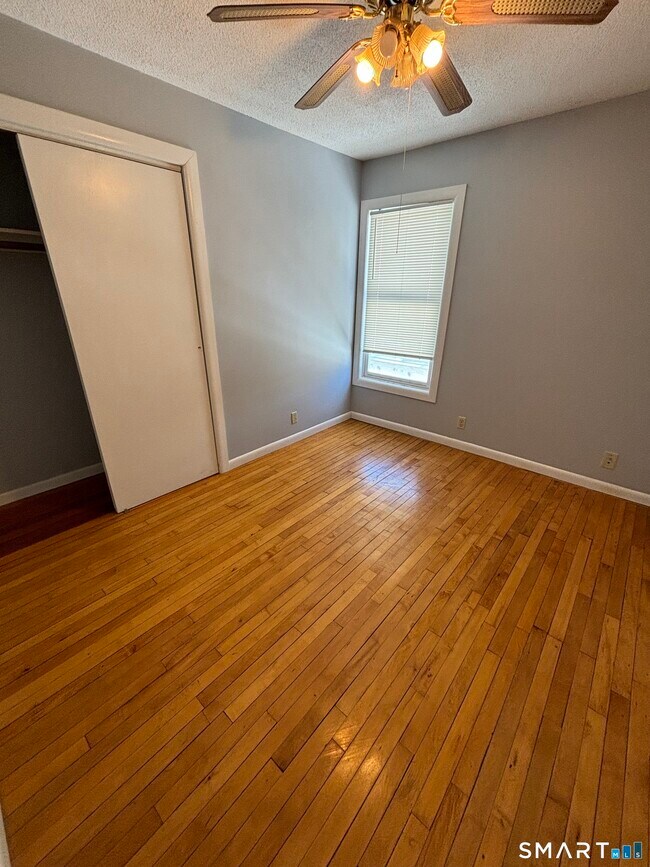 Building Photo - 11 Roberts St