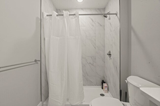 Building Photo - 916 N Delaware Ave