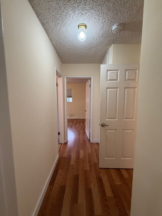 Building Photo - Newport Ave