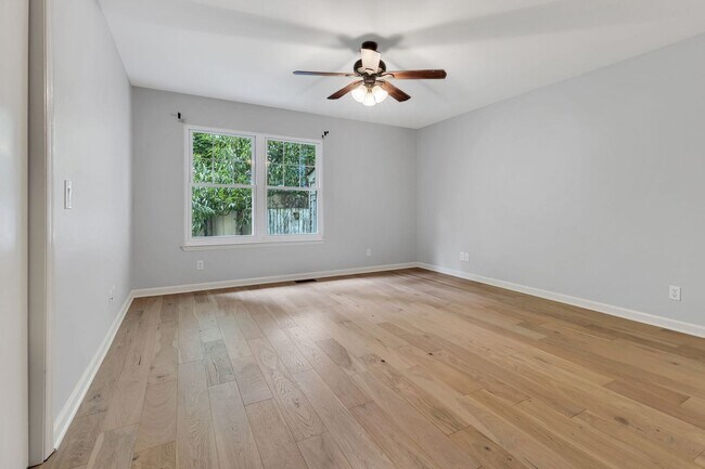 Building Photo - 5535 Thalman Dr