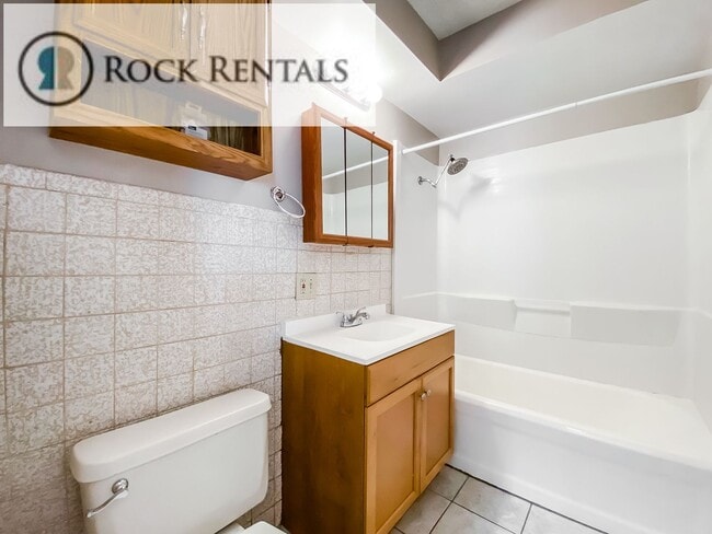 Building Photo - 4 Bed 2 Bath with Bonus Room