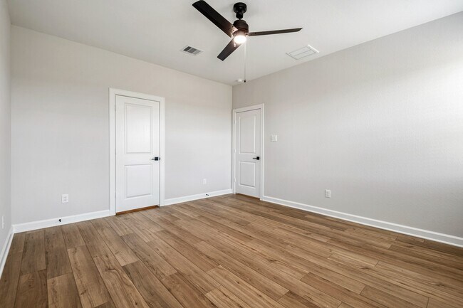 Building Photo - 15686 Honey Cv Dr
