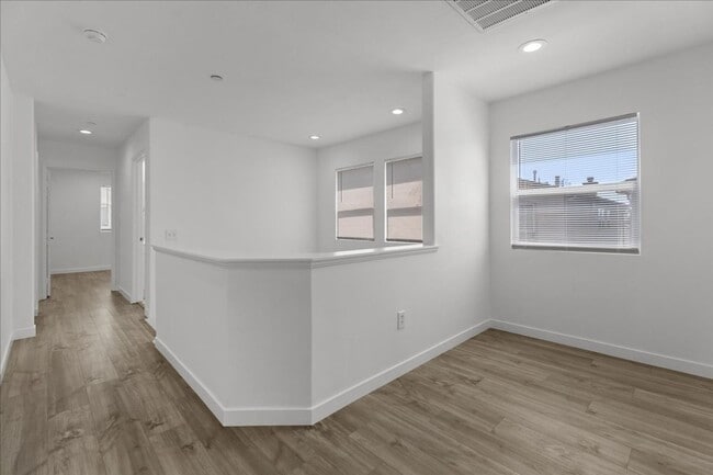Building Photo - Fully Renovated 4 Bed 2.5 Bath Stunner In ...