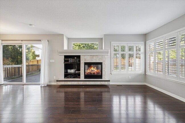 Building Photo - Wonderful 3 bedroom, 3.5 bath home in High...