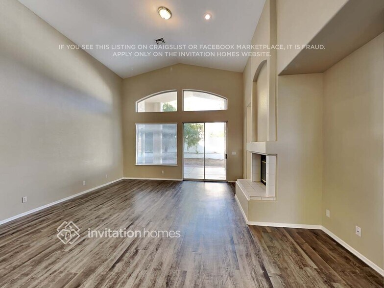 Building Photo - 1445 Castle Crest Dr