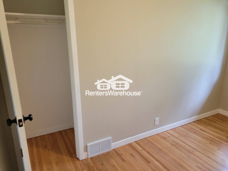 Building Photo - 738 Belwood Dr