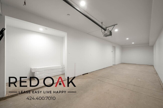 Building Photo - 1999 1/2 N Vista Del Mar Ave