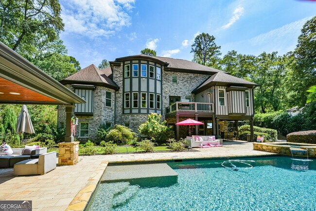 Building Photo - 2210 Spalding Dr