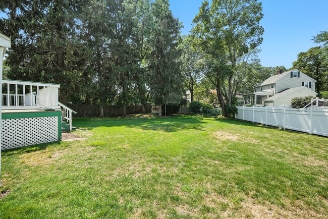 Building Photo - 40 Fairway Dr