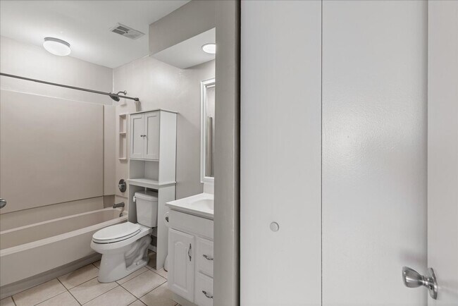 Building Photo - 504B Mulberry Cove
