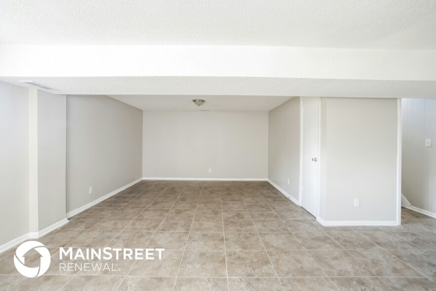 Building Photo - 2839 S Oxford St