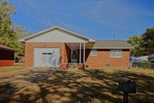 Primary Photo - 732 W Arbor Dr NW