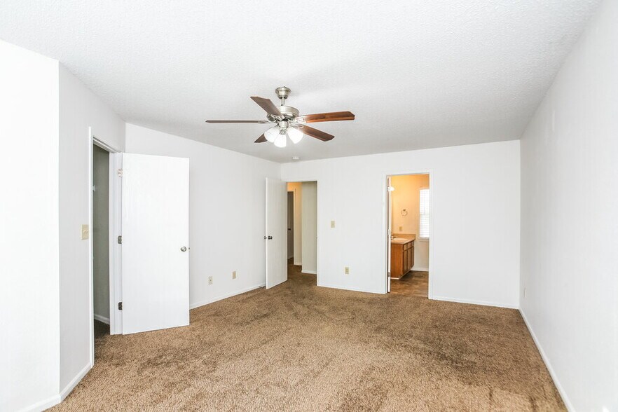 Building Photo - 7611 Buck Run Ct