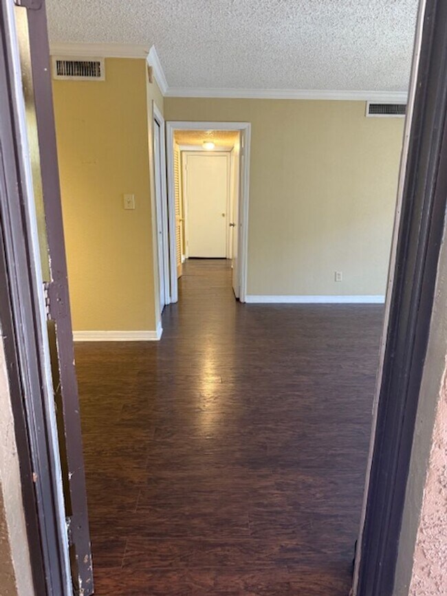 Building Photo - SERRAVELLA 2 BEDROOM CONDO