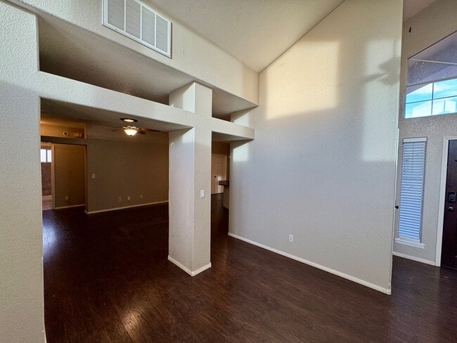 Building Photo - Beautiful golf course retreat