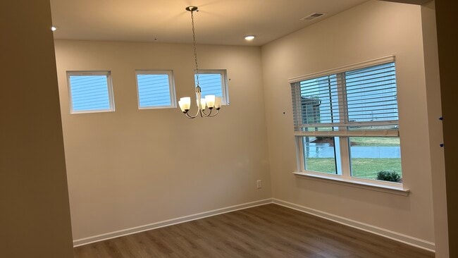 Building Photo - 415 Pointe N Dr