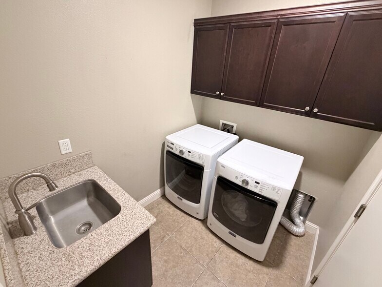 Laundry Room - 533 St Julien Dr