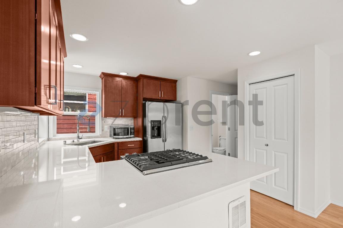 Building Photo - Unit A