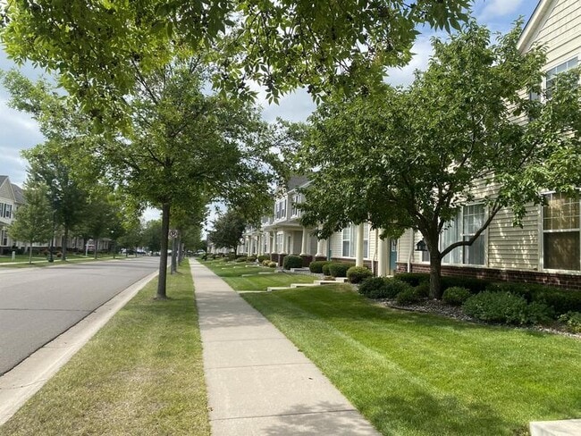 Building Photo - 6637 Lamplight Dr