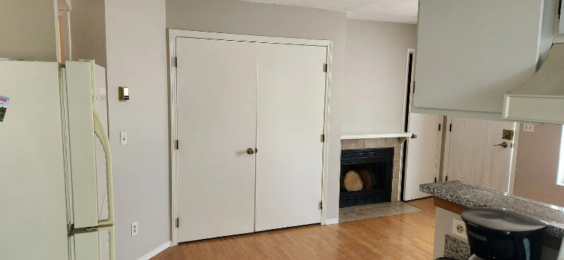 Building Photo - 17000 E Ford Dr