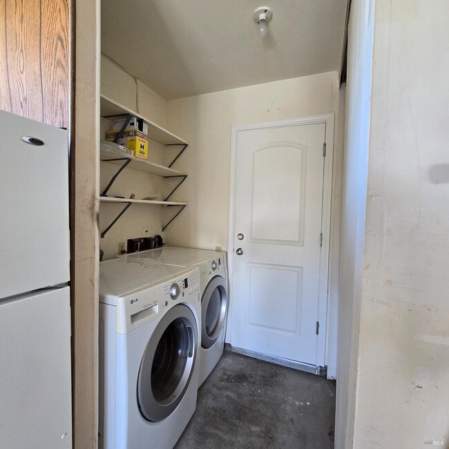 Building Photo - 121 Sequoia Dr