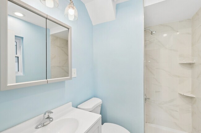 Building Photo - 4918 N Spaulding Ave