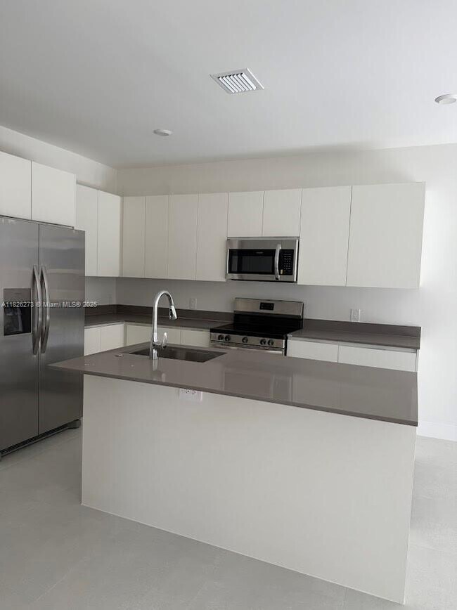 Building Photo - 34500 SW 190th Ave