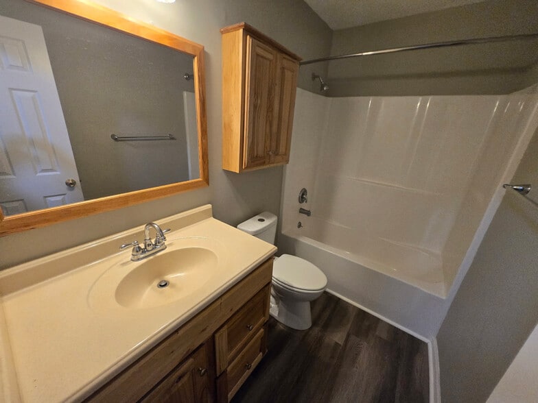 Building Photo - 118 Asbury Way