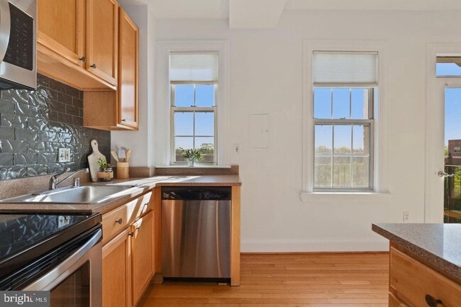 Building Photo - Beautiful One BR in Columbia Heights/Adams...