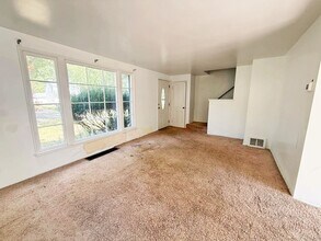 Building Photo - 3 BED 2 BATH BEAUTIFUL SINGLE FAMILY HOME