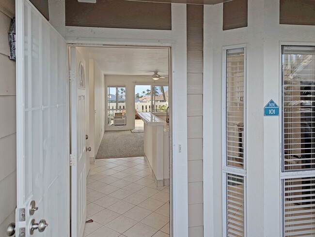 Building Photo - Ground floor 3 bedroom 2 bath with ocean v...