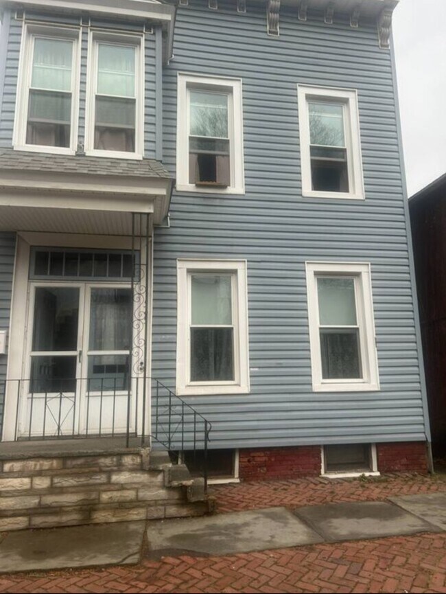 Primary Photo - 545 5th Ave