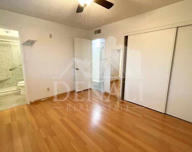 Building Photo - 3033 S Longmore