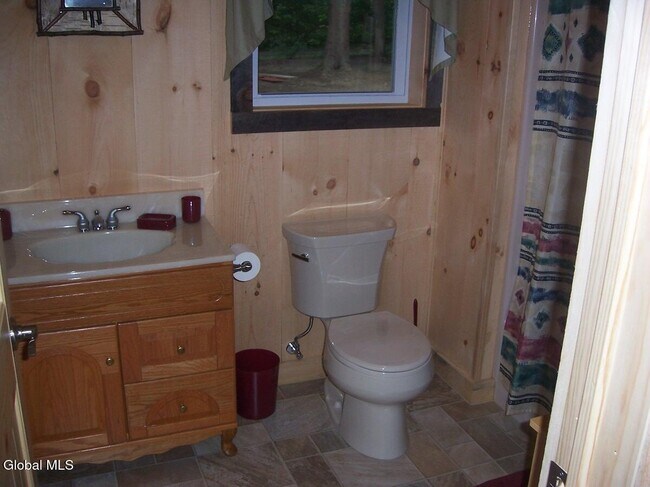 Building Photo - 220 Birchwood Pl