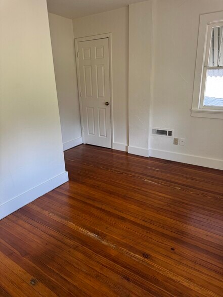 Building Photo - 2601 N Robinson Ave