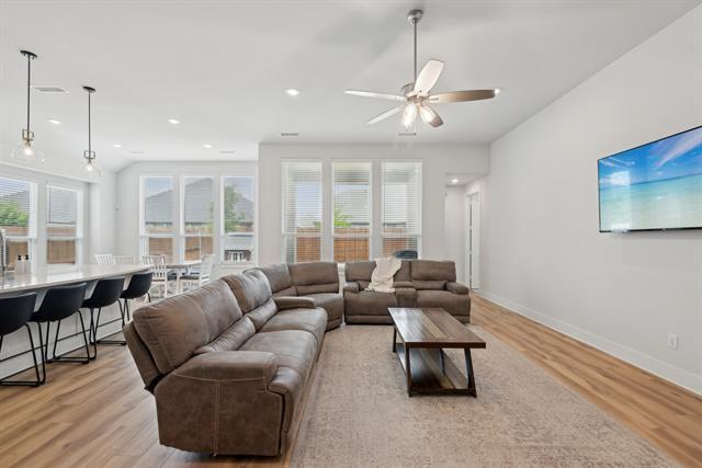 Building Photo - 453 Arcane St