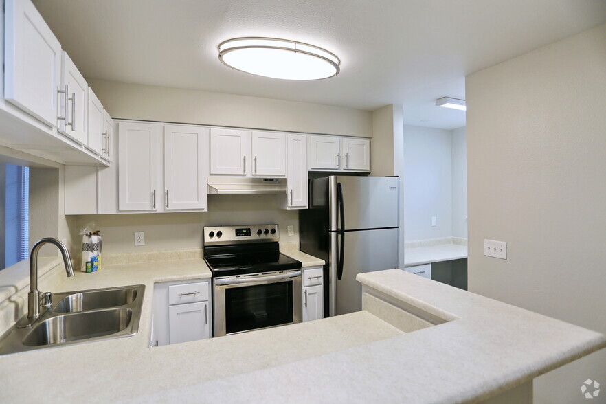 1BR, 1BA - 798 SF - Madison Park Apartments