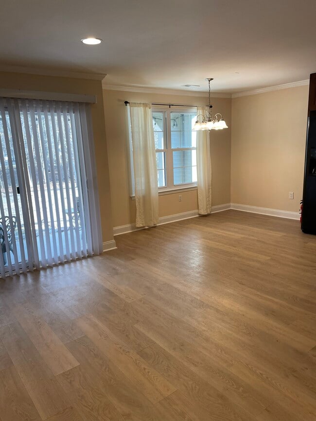 Building Photo - 1 Bridgewater Dr