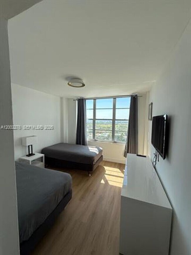 Building Photo - 5700 Collins Ave