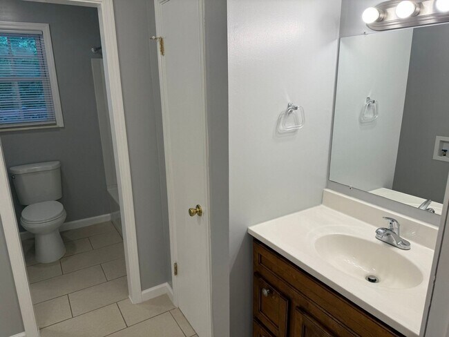 Building Photo - Beautiful 3 Bedroom House in West Knoxville