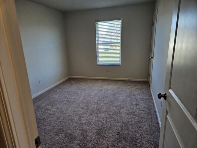 Building Photo - 312 High Peak Pl