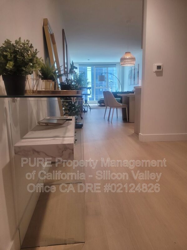 Building Photo - 188 W St James St