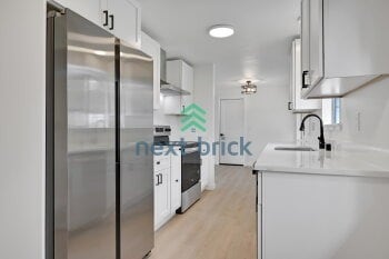 Building Photo - Charming Single-Story Retreat in a Quiet Kent Neighborhood!