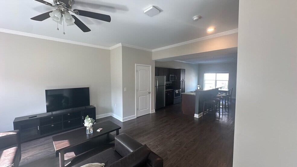 Building Photo - 205 Tiliwa Ct