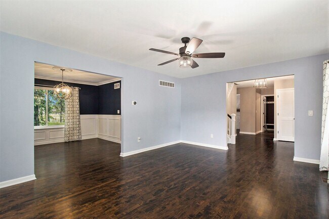 Building Photo - CLASSIC COLONIAL ELEGANCE WITH LAKESIDE SE...