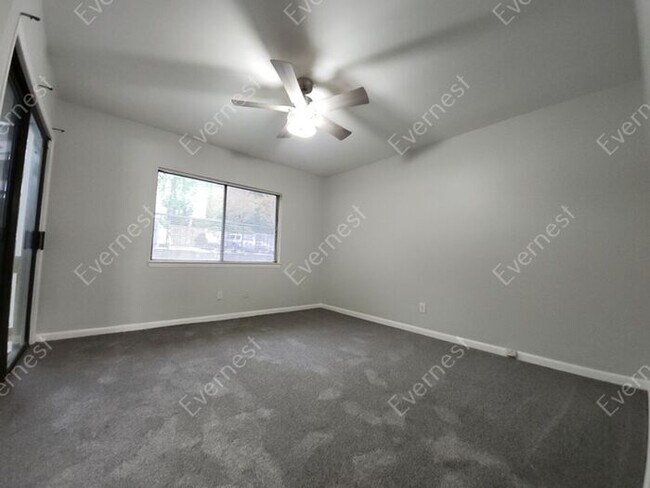Building Photo - 3815 Paces Ferry W