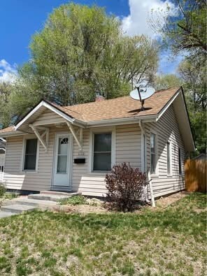 Primary Photo - 1110 E St Vrain St