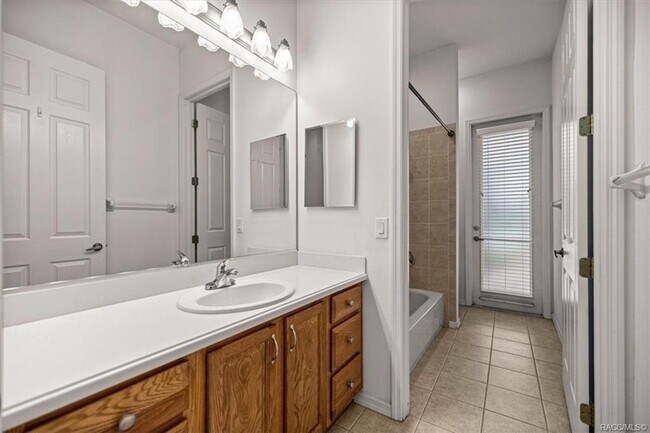 Building Photo - 1125 W Beagle Run Loop