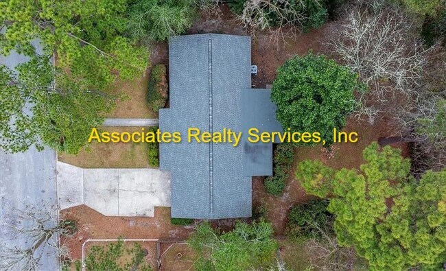 Building Photo - Suburban Heights-4 bedroom/ 2 bath